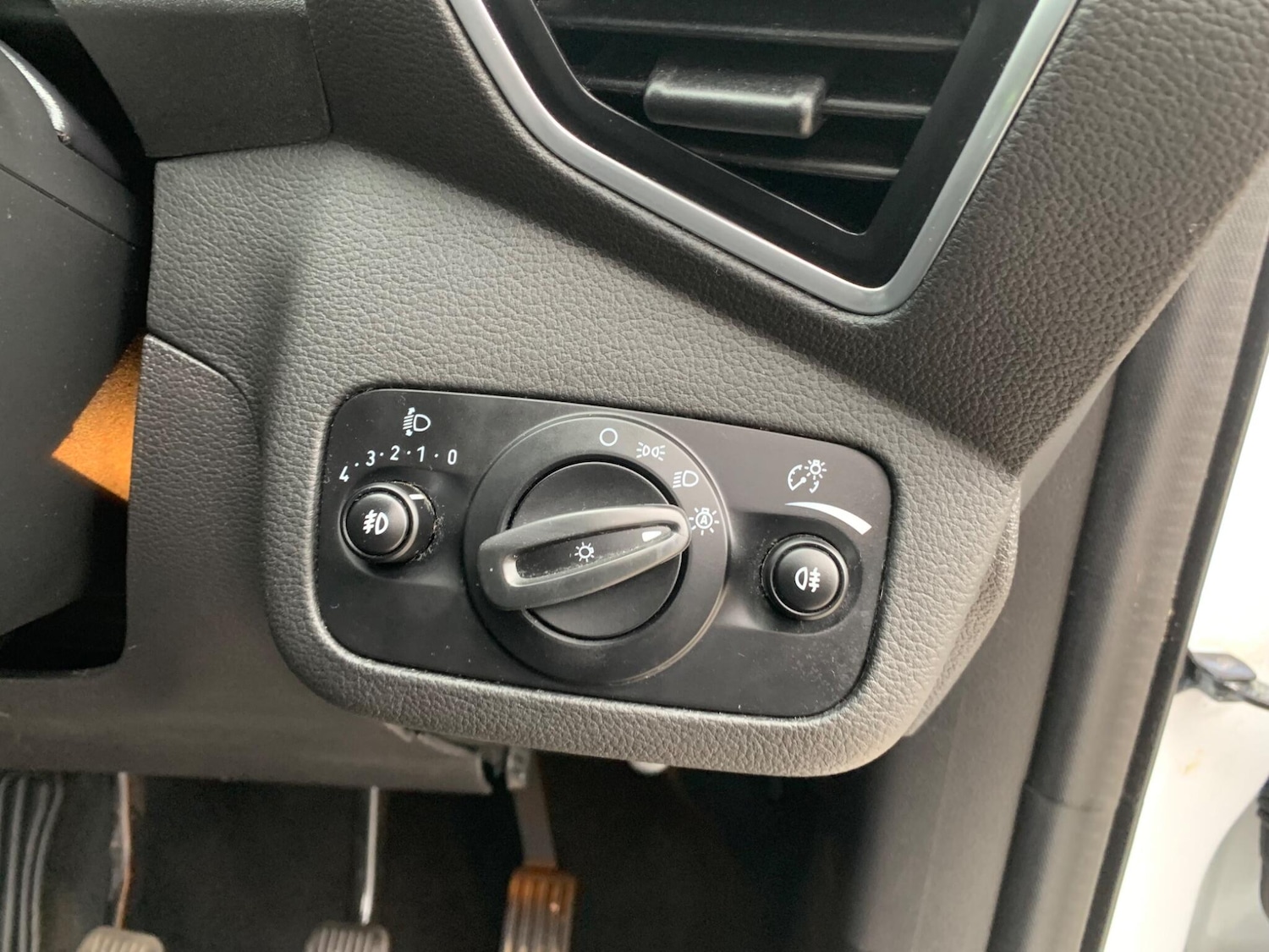 Used Ford Kuga 2015 for sale - 77395960: Photo 32