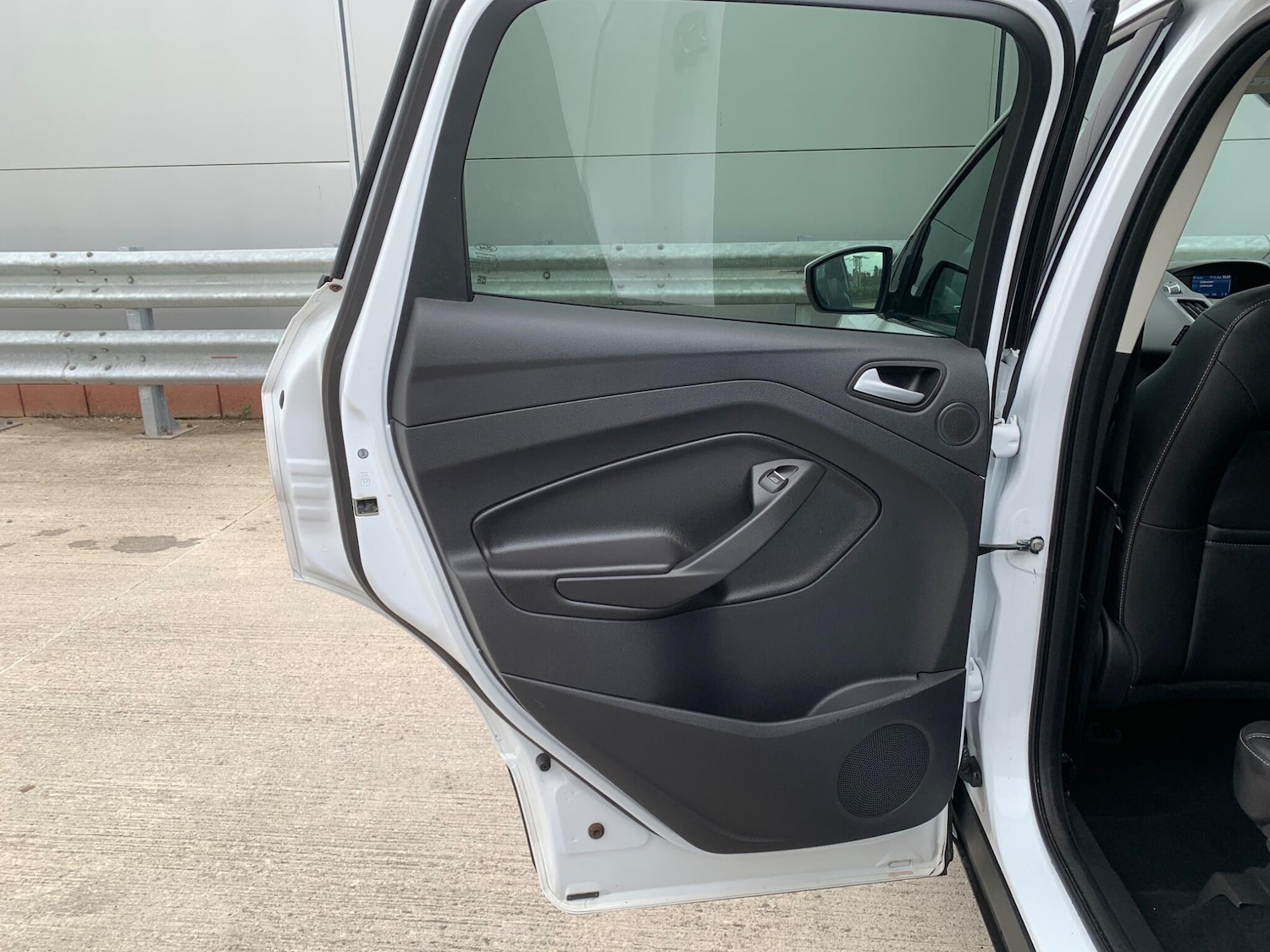 Used Ford Kuga 2015 for sale - 77395960: Photo 55