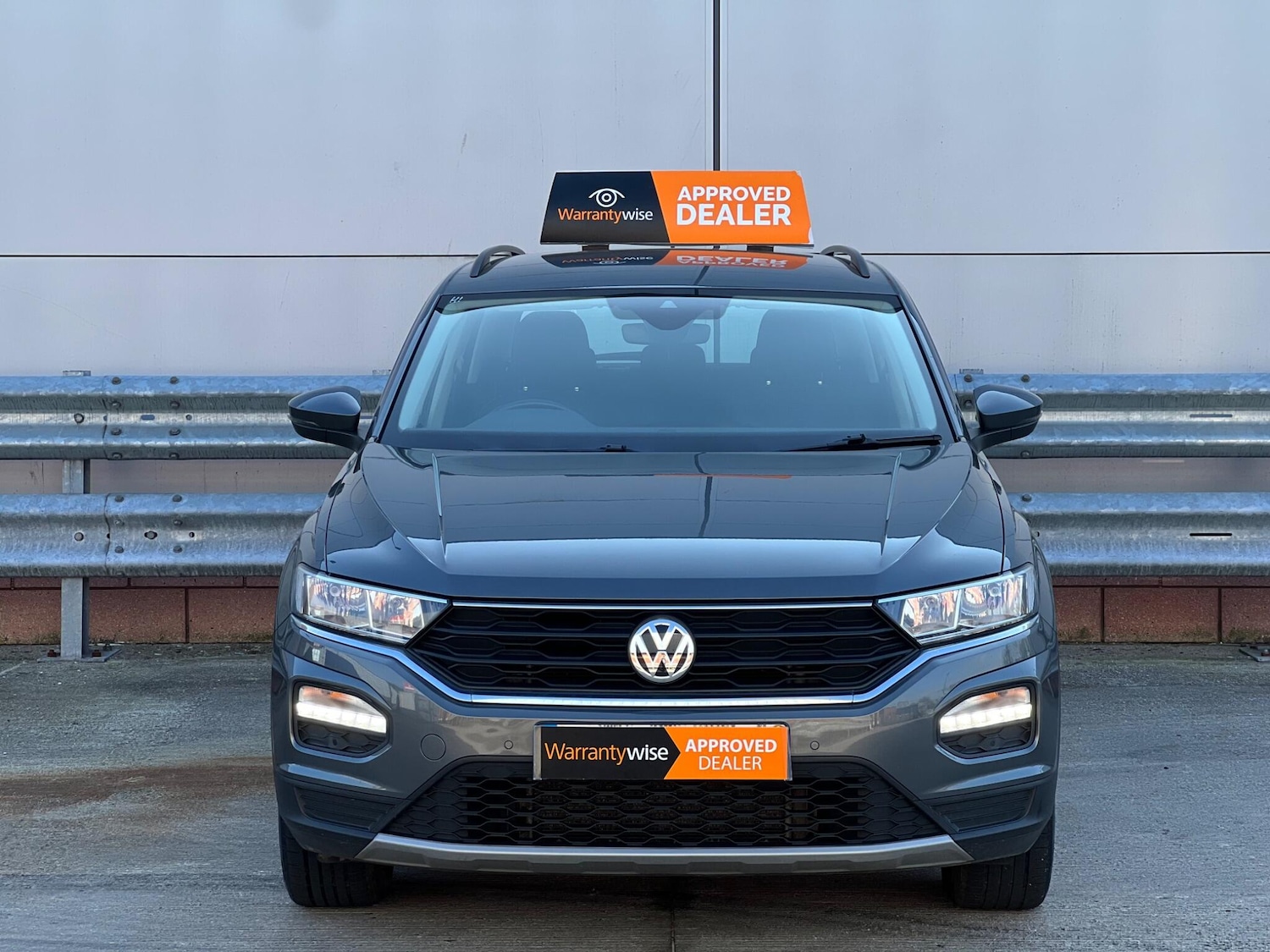 Used Volkswagen T-Roc 2018 for sale - 77768838: Photo 2