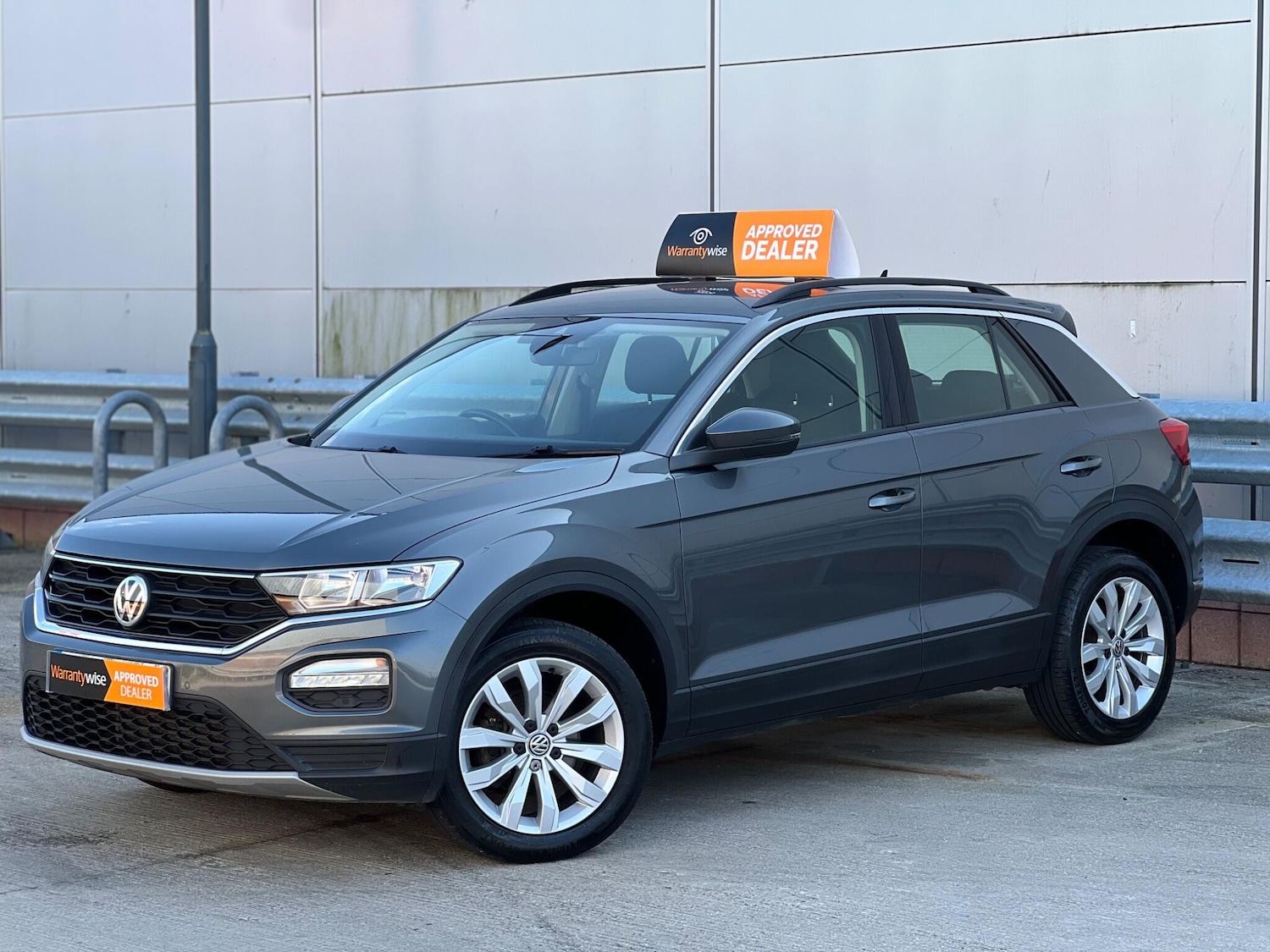 Used Volkswagen T-Roc 2018 for sale - 77768838: Photo 3