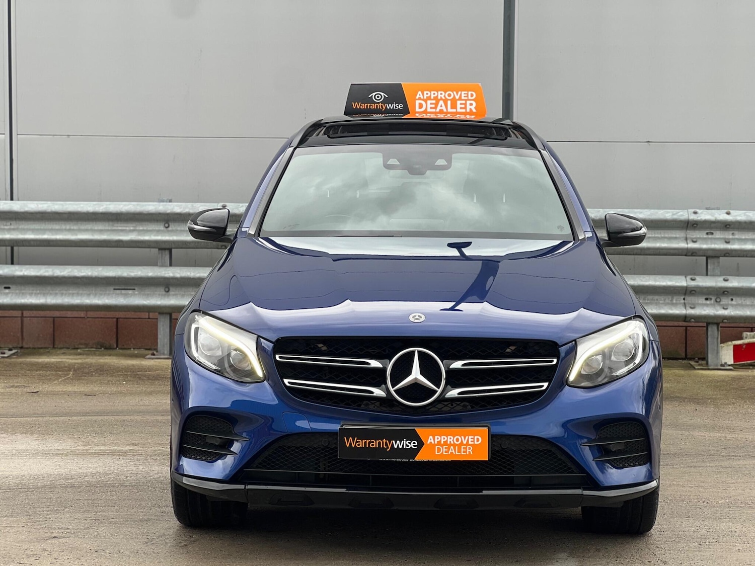 Used Mercedes-Benz GLC 2018 for sale - 77396197: Photo 2