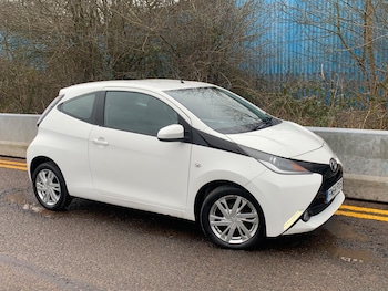 2015 (64) - 1.0 VVT-i X-Pression 3dr