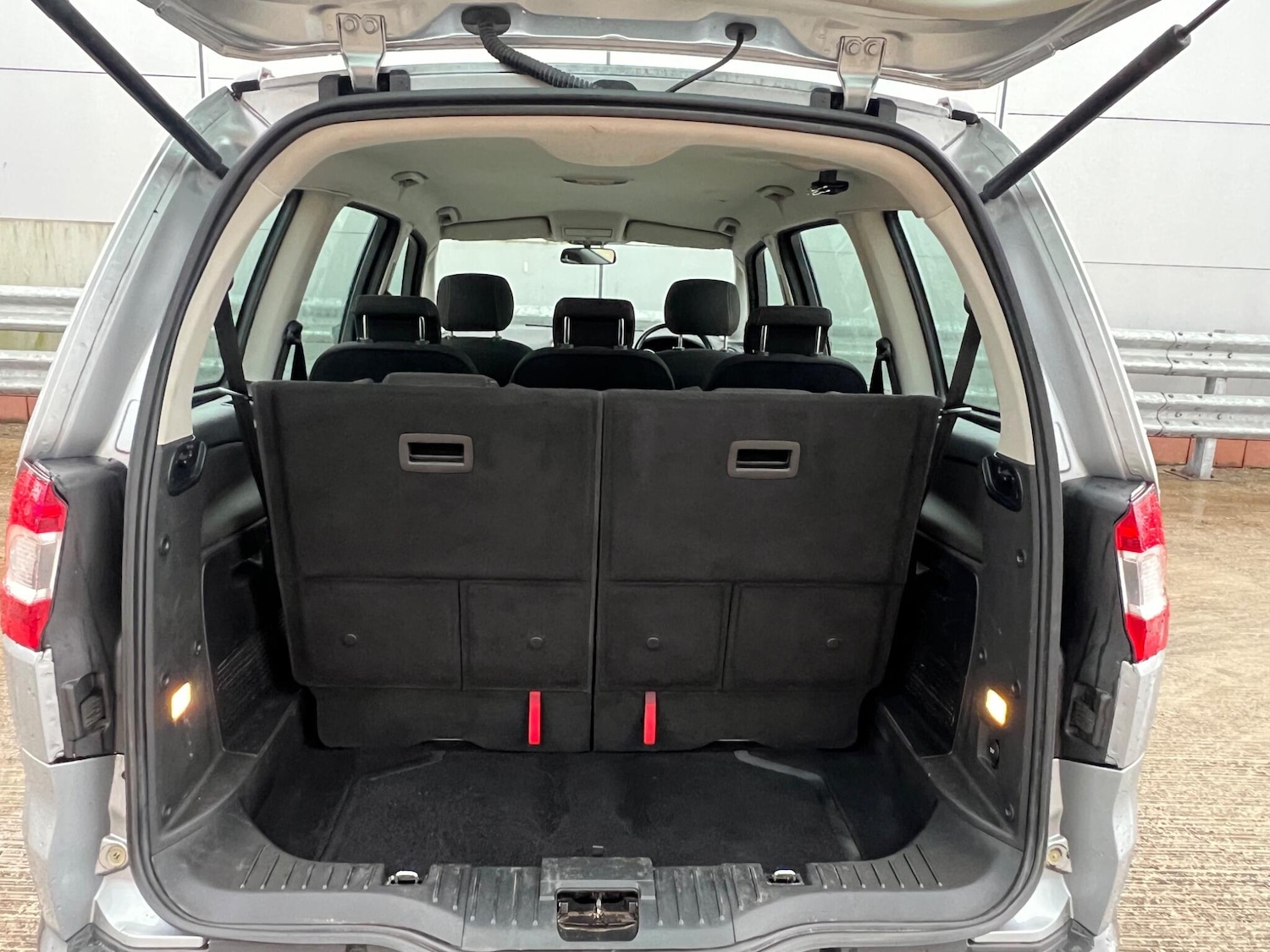 Used Ford Galaxy 2014 for sale - 77396687: Photo 32