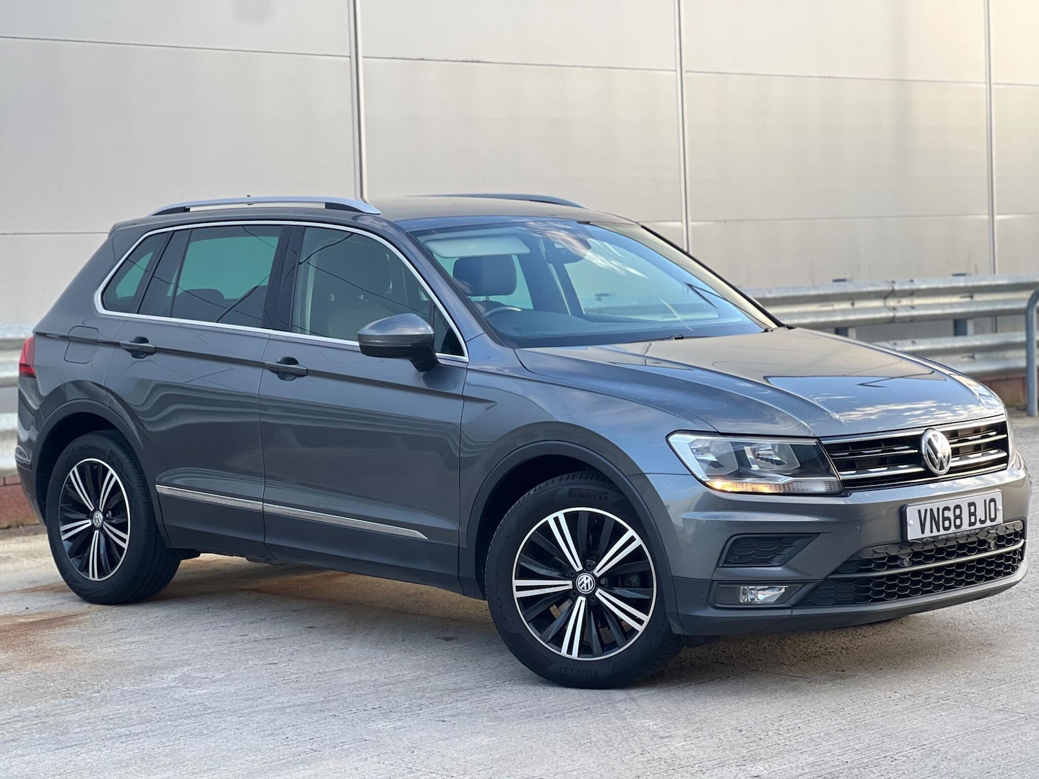 Used Volkswagen Tiguan 2018 for sale - 78062825: Photo 1