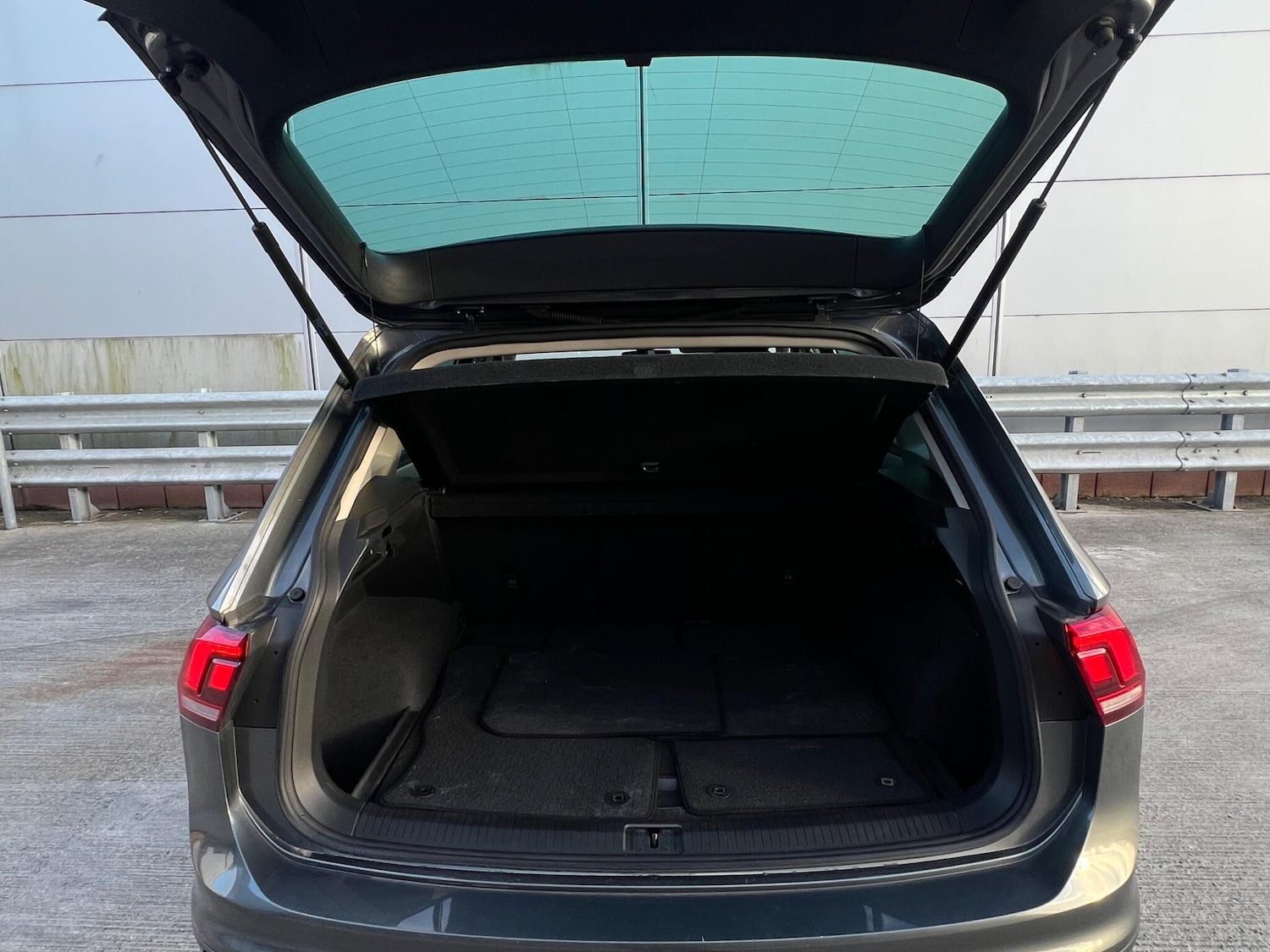 Used Volkswagen Tiguan 2018 for sale - 78062825: Photo 50