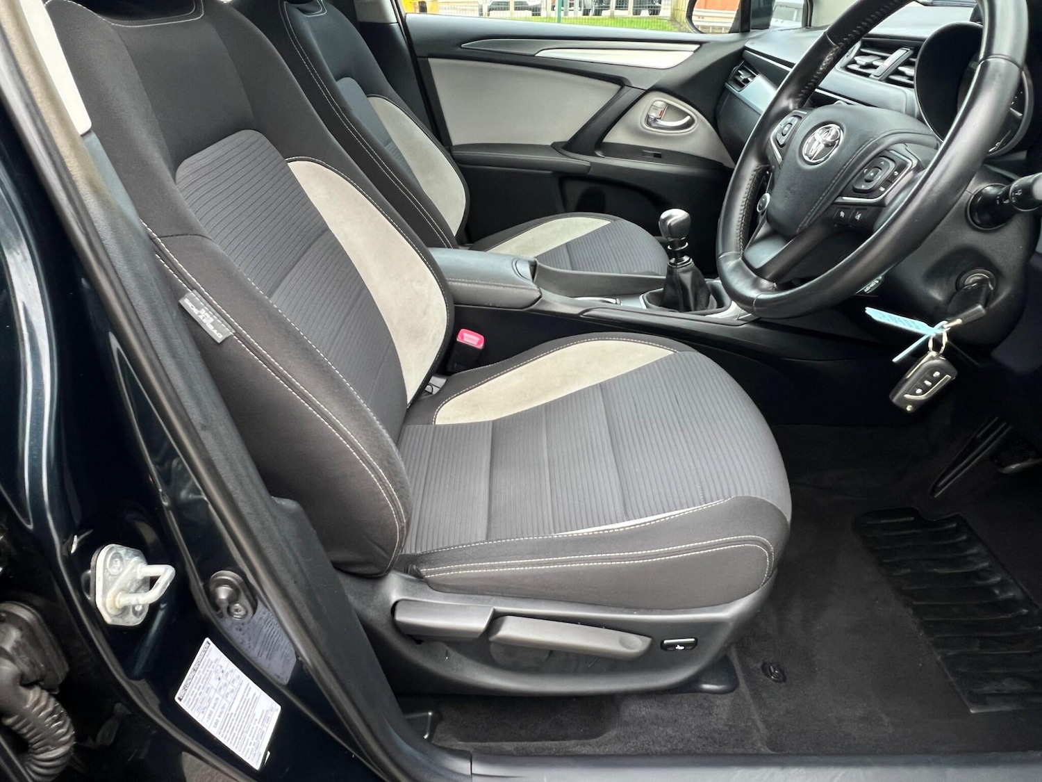 Used Toyota Avensis 2016 for sale - 77396069: Photo 43