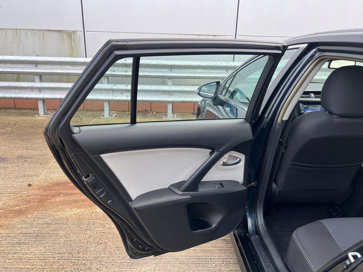 Used Toyota Avensis 2016 for sale - 77396069: Photo 59