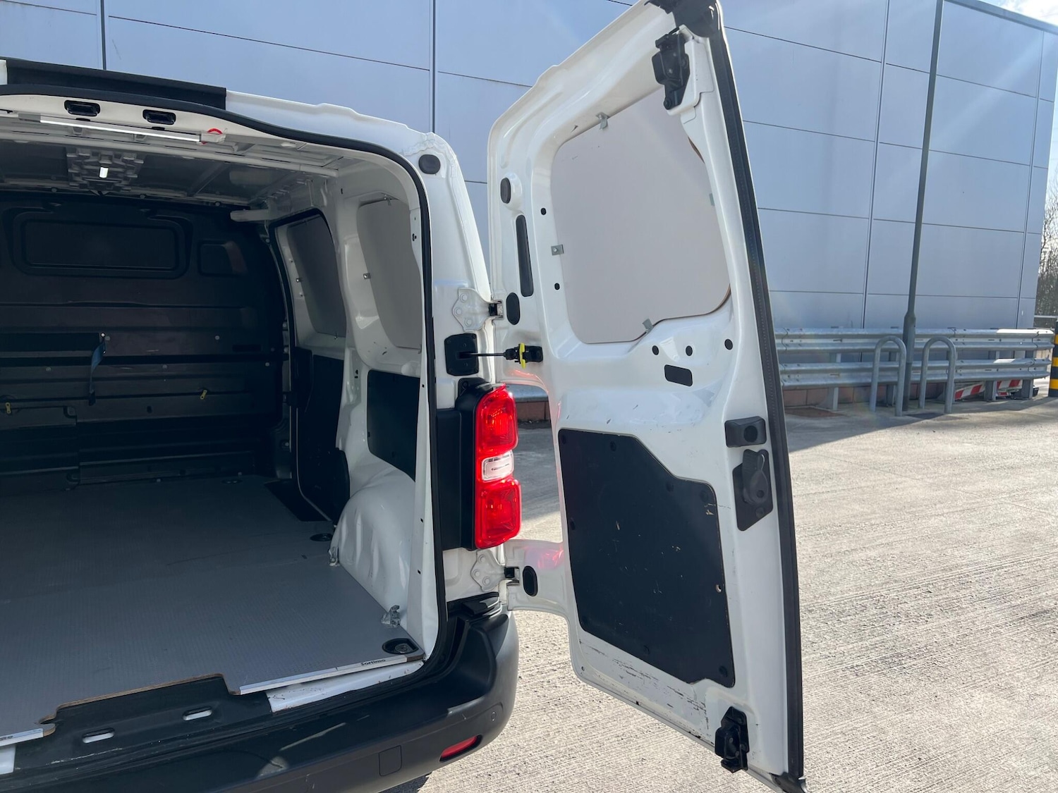 Used Peugeot Expert 2019 for sale - 77909582: Photo 21