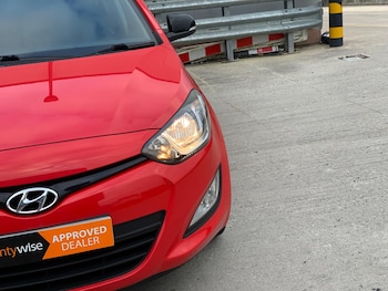 Used Hyundai i20 2014 for sale - 77395700: Photo