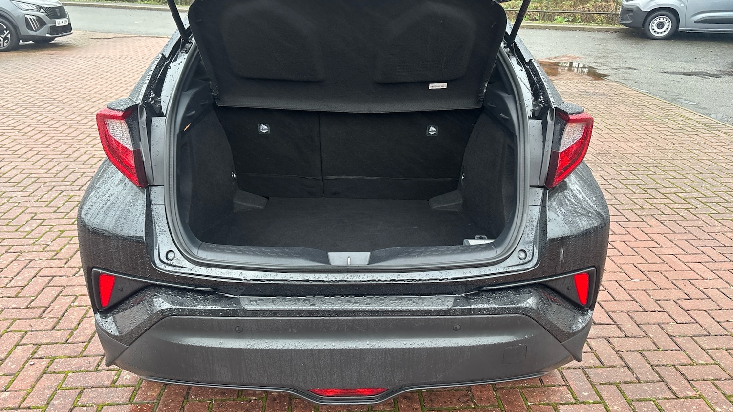 Used Toyota C-HR 2020 for sale - 77271304: Photo 4