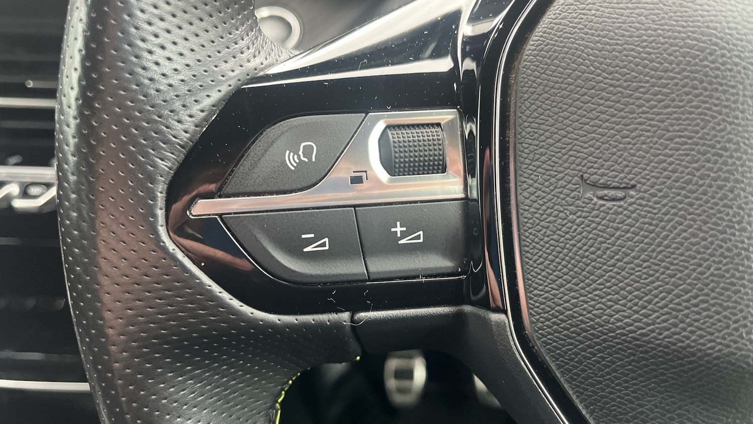 Used Peugeot 2008 2022 for sale - 76555623: Photo 37