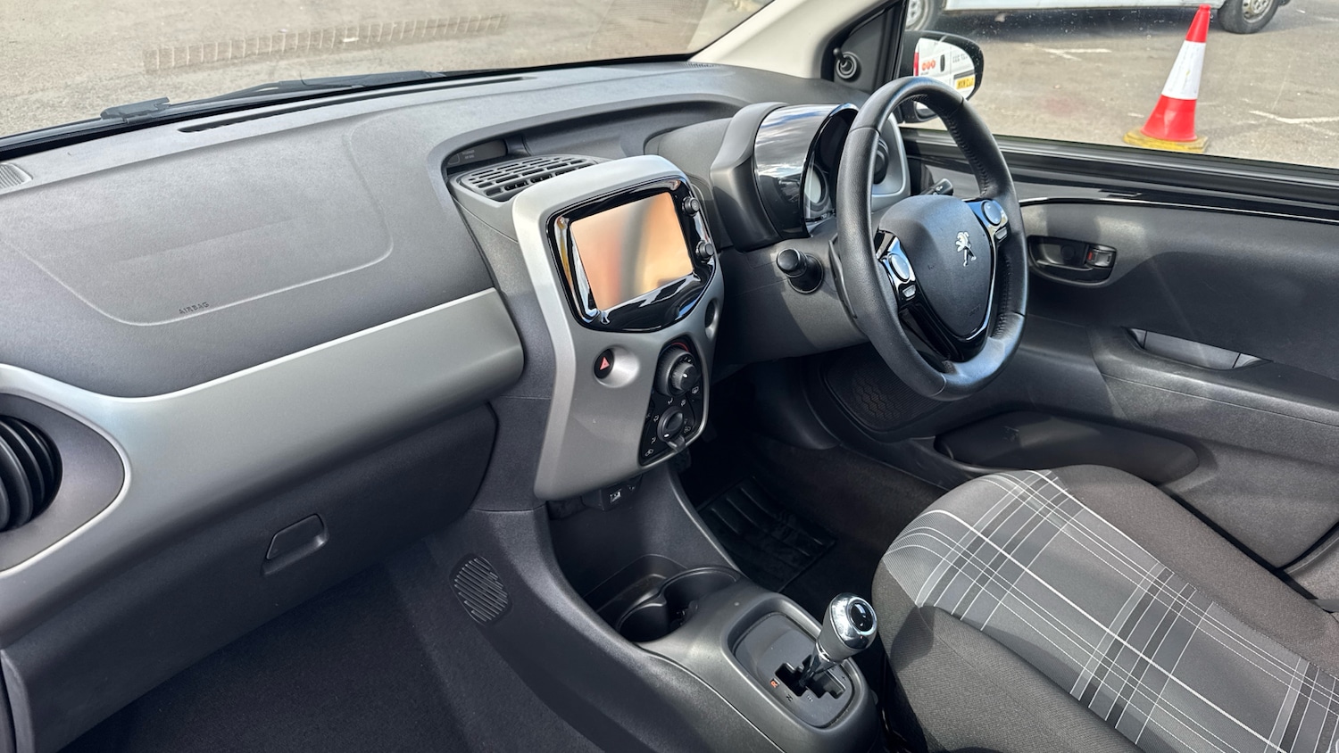 Used Peugeot 108 2016 for sale - 76427769: Photo 9