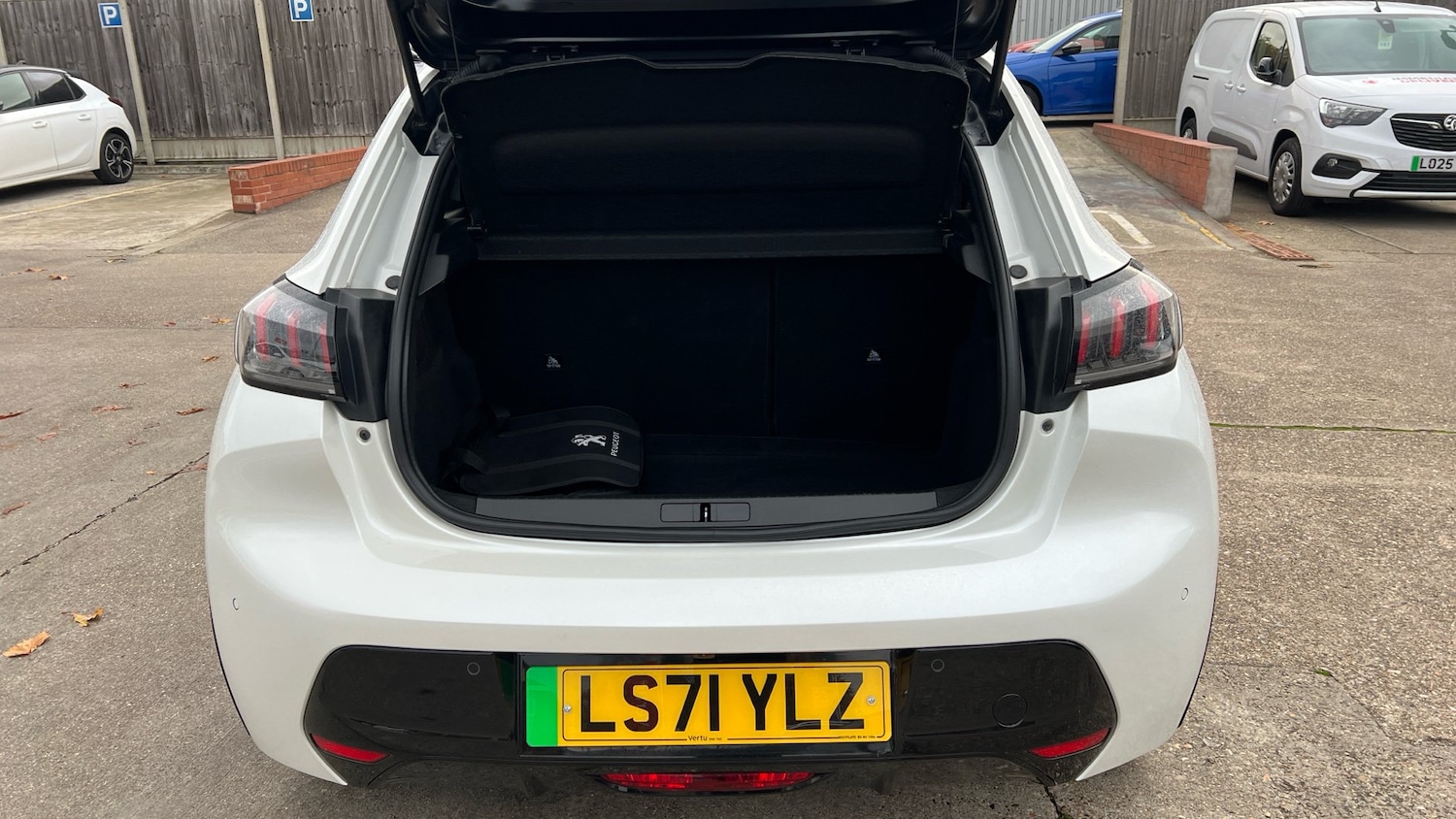 Used Peugeot 208 2021 for sale - 76736380: Photo 4