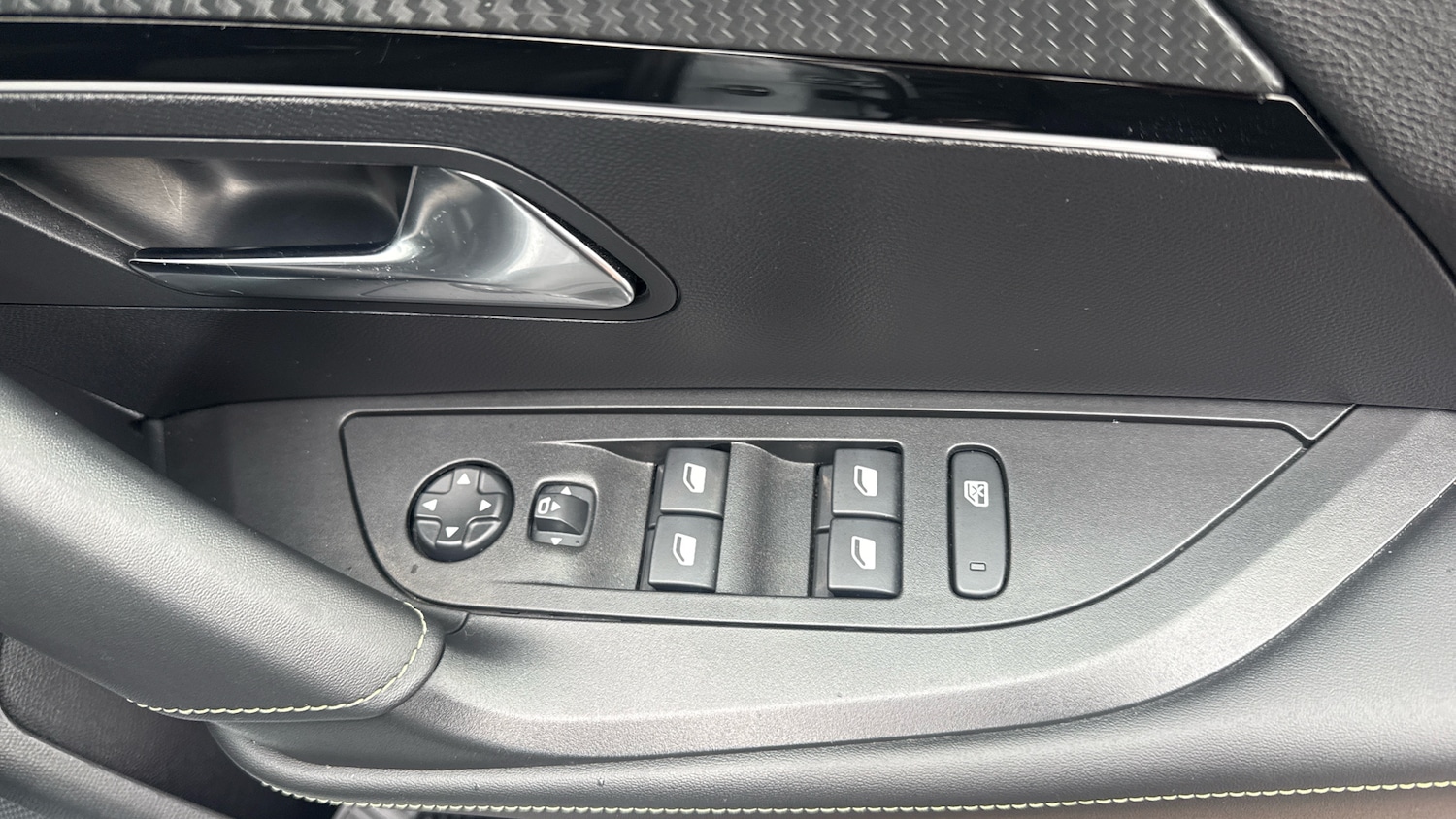 Used Peugeot 2008 2024 for sale - 76945766: Photo 30