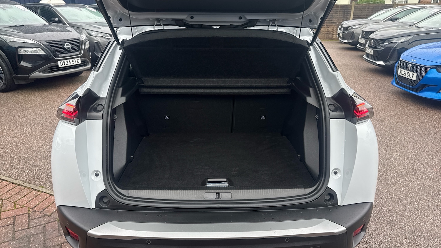 Used Peugeot 2008 2024 for sale - 76945766: Photo 4