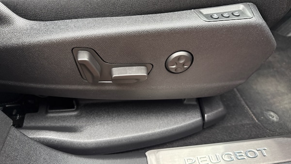 Used Peugeot 3008 2022 for sale - 76209192: Photo 35