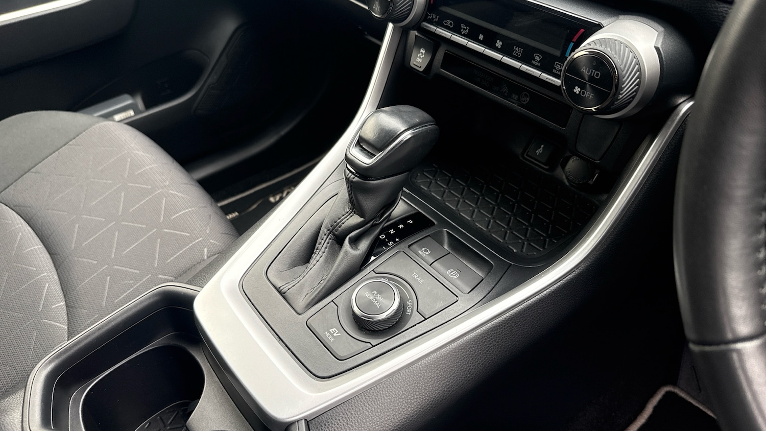 Used Toyota RAV4 2021 for sale - 76718820: Photo 13