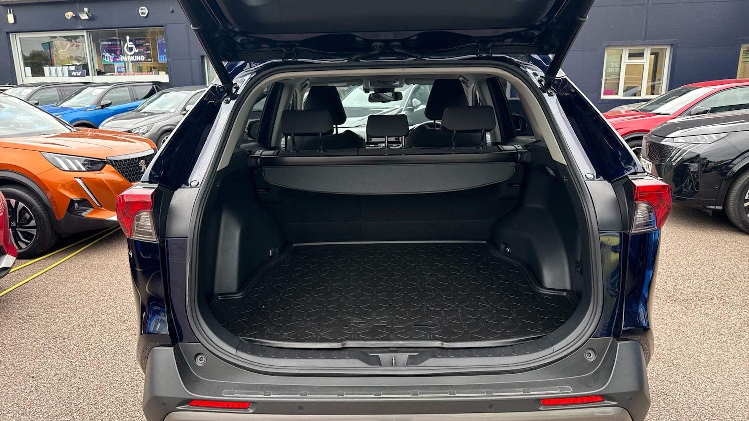 Used Toyota RAV4 2021 for sale - 76718820: Photo 4