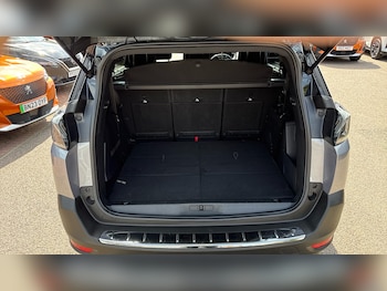 Used Peugeot 5008 2023 for sale - 79595240: Photo