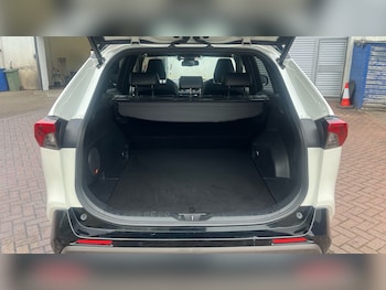 Used Toyota RAV4 2020 for sale - 76209239: Photo 4