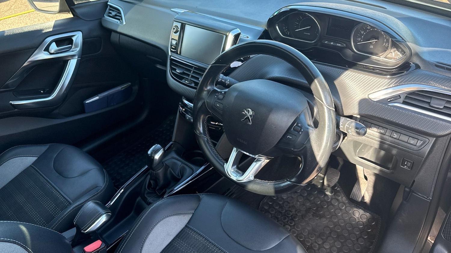 Used Peugeot 2008 2019 for sale - 76384885: Photo 11