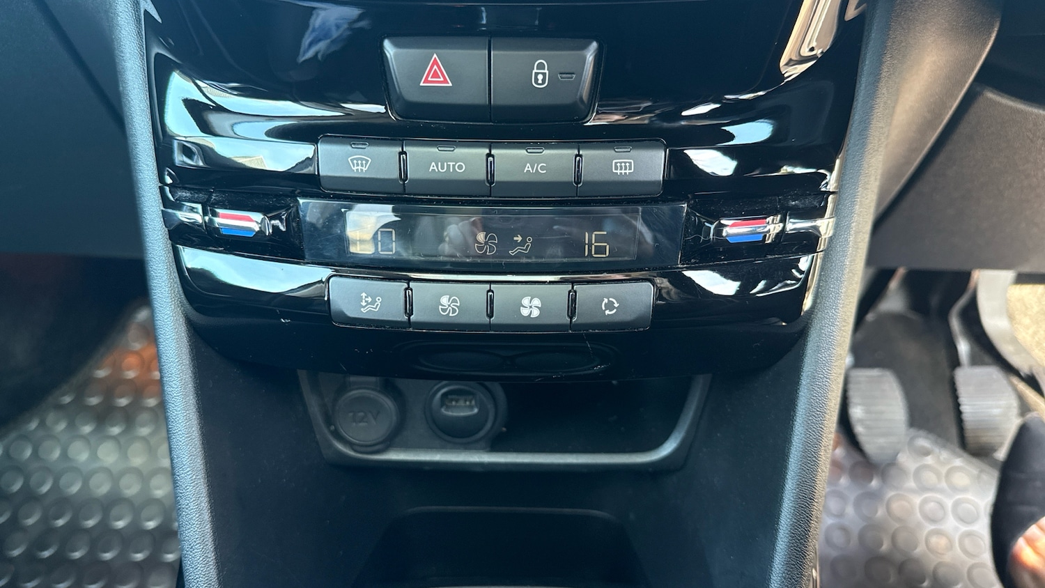 Used Peugeot 2008 2019 for sale - 76384885: Photo 28