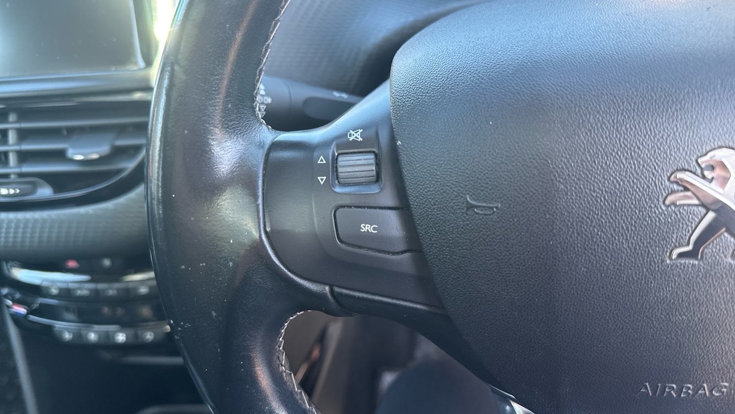 Used Peugeot 2008 2019 for sale - 76384885: Photo 29