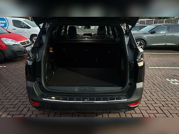 Used Peugeot 5008 2023 for sale - 76687062: Photo