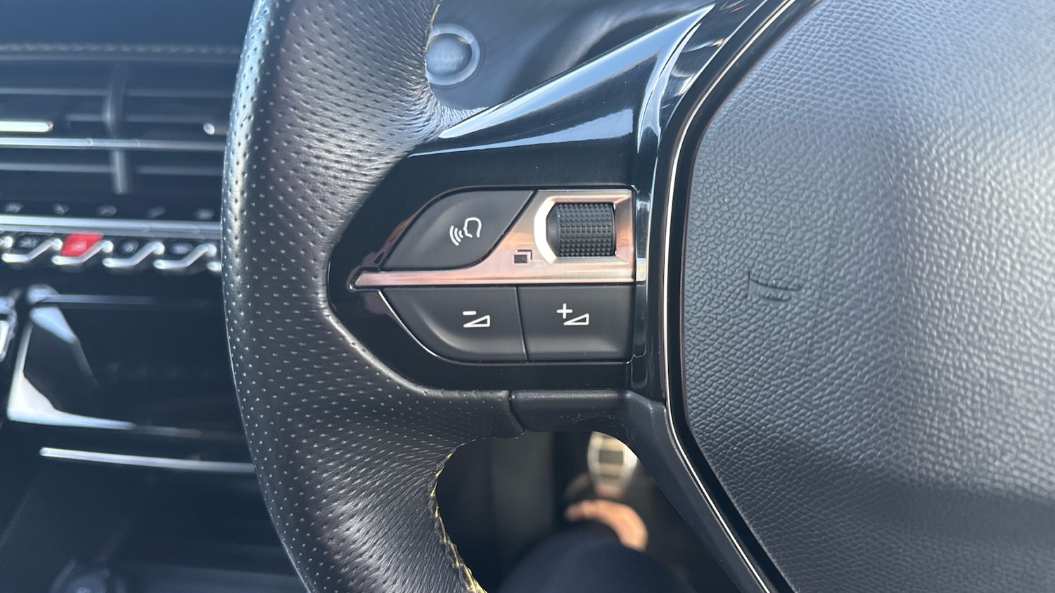 Used Peugeot 2008 2020 for sale - 76100840: Photo 32