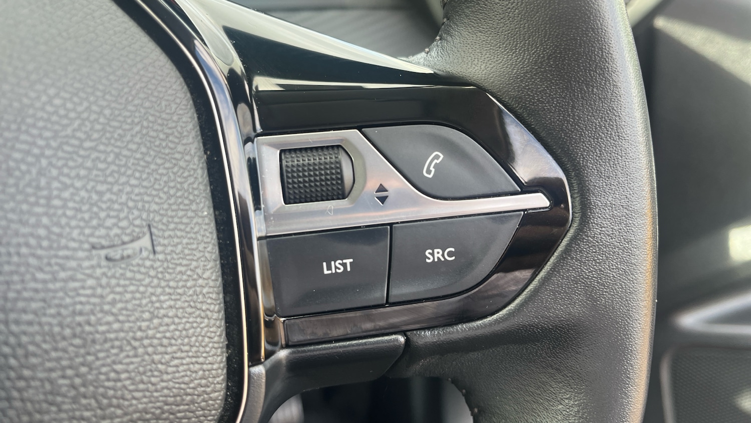 Used Peugeot 2008 2022 for sale - 75894364: Photo 22