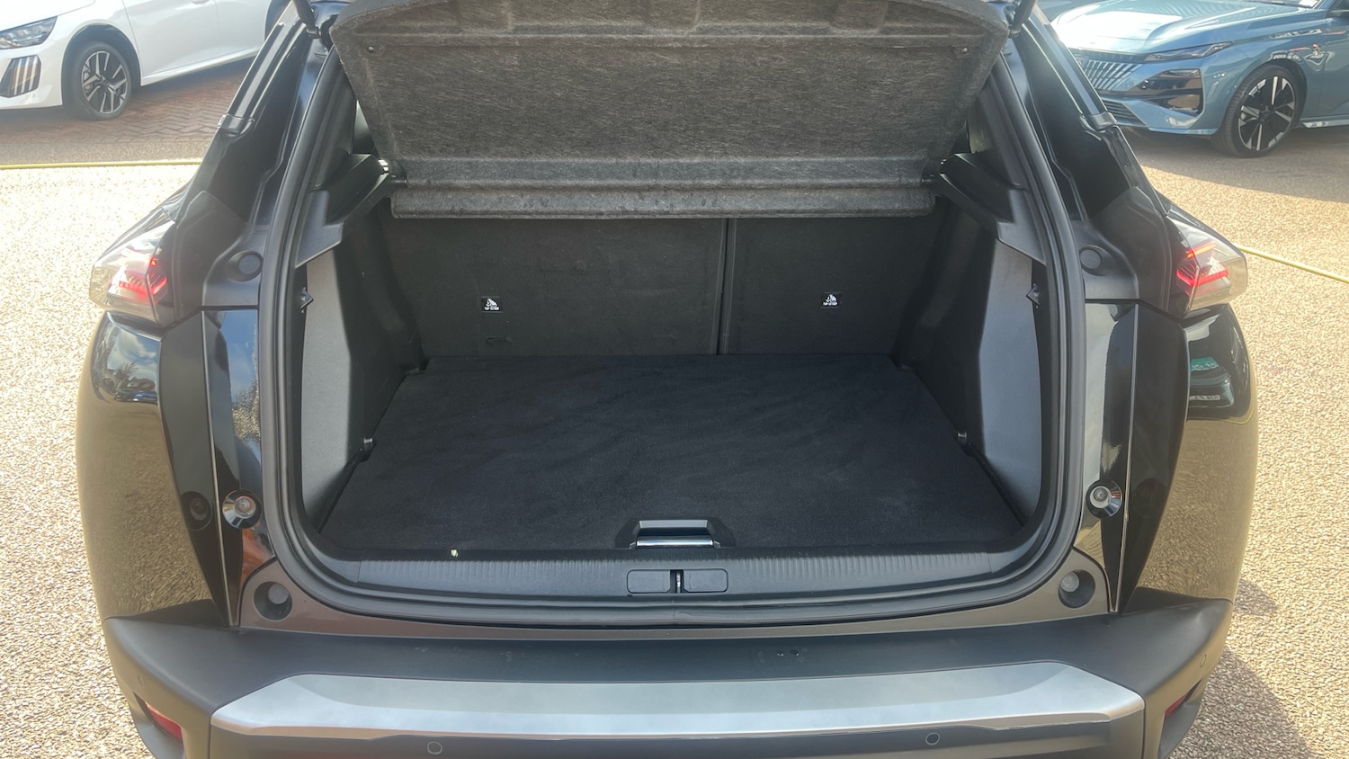 Used Peugeot 2008 2024 for sale - 77834240: Photo 4