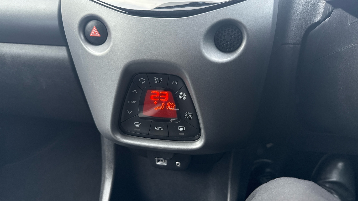 Used Toyota AYGO 2018 for sale - 77631194: Photo 28