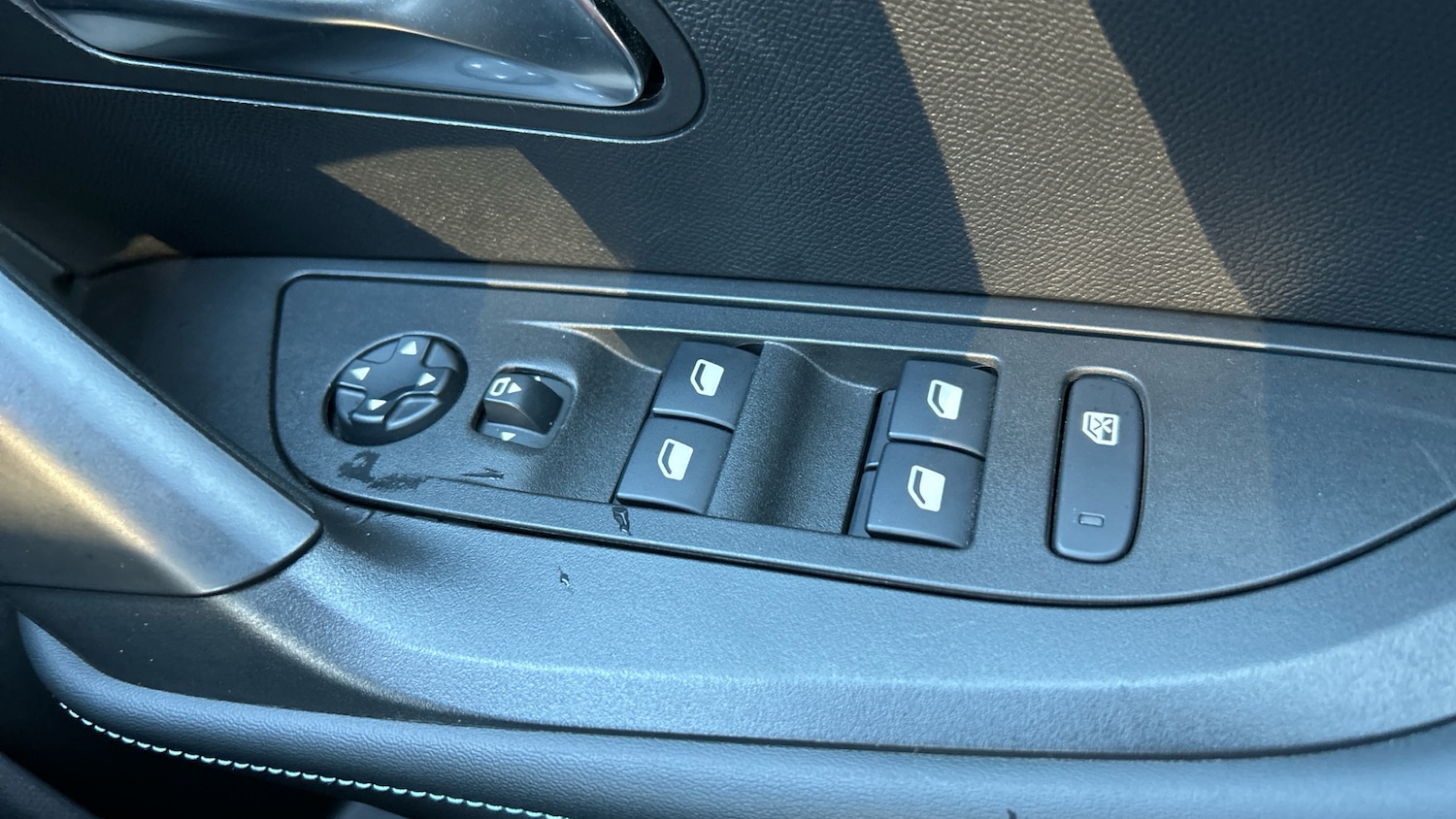 Used Peugeot 2008 2022 for sale - 76983849: Photo 28