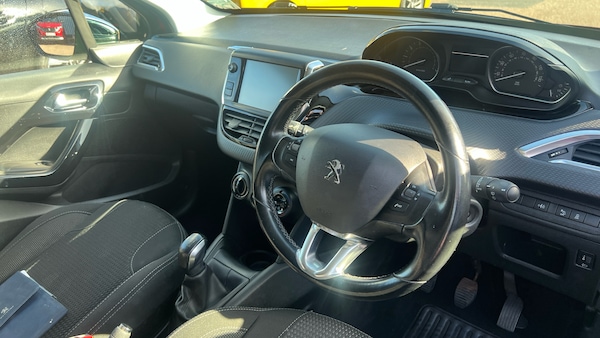 Used Peugeot 208 2016 for sale - 76143041: Photo 11