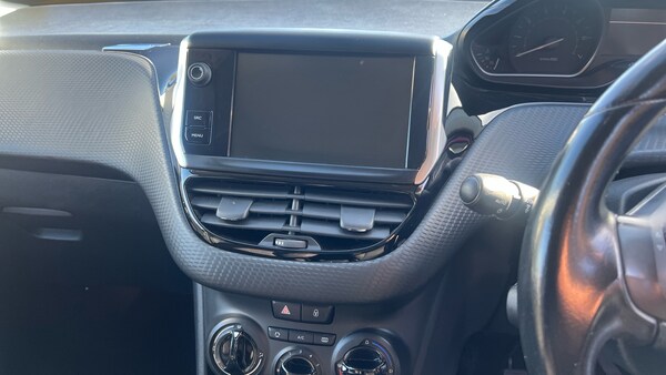 Used Peugeot 208 2016 for sale - 76143041: Photo 12