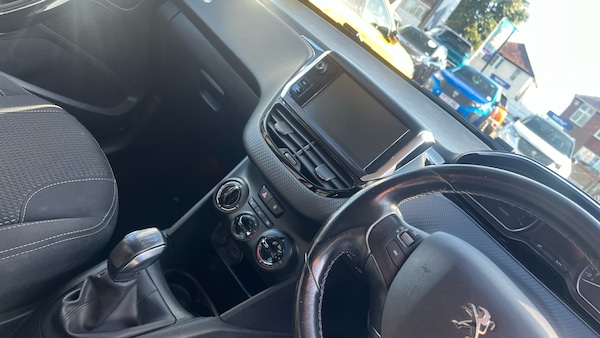 Used Peugeot 208 2016 for sale - 76143041: Photo 14