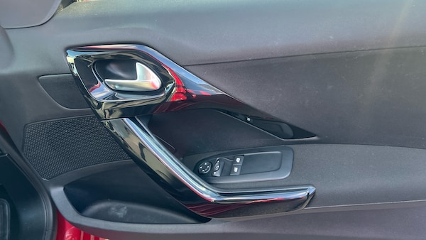 Used Peugeot 208 2016 for sale - 76143041: Photo 24