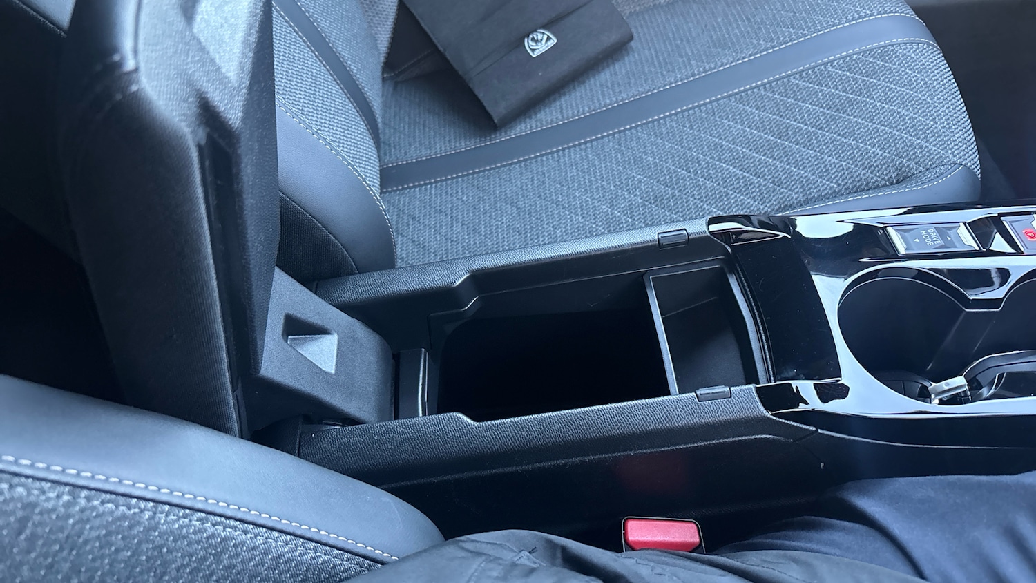 Used Peugeot 2008 2024 for sale - 76682280: Photo 32