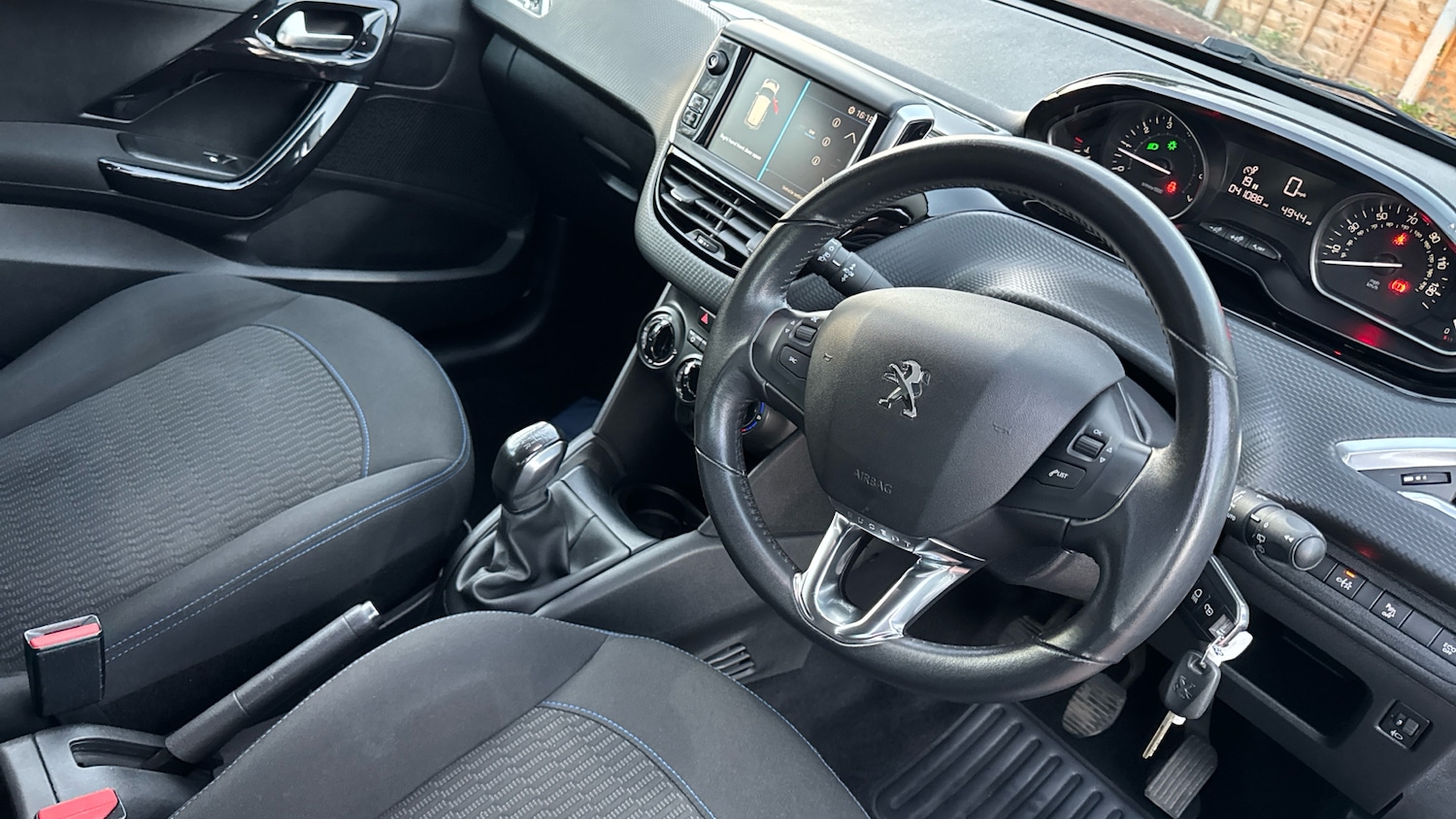 Used Peugeot 208 2018 for sale - 76490431: Photo 11