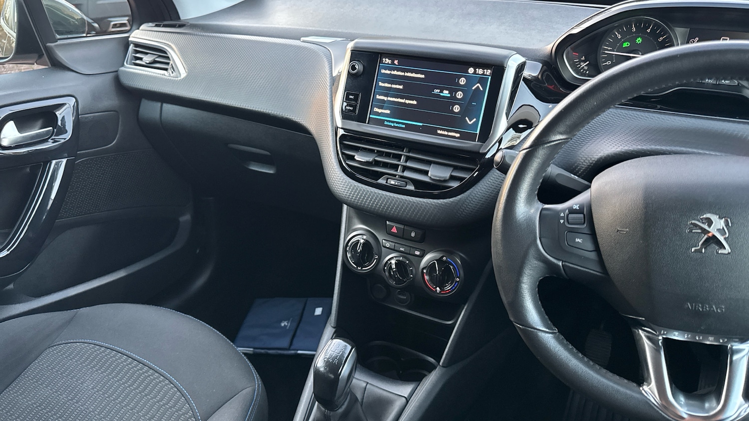 Used Peugeot 208 2018 for sale - 76490431: Photo 14