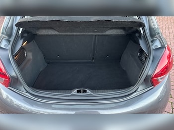 Used Peugeot 208 2018 for sale - 76490431: Photo