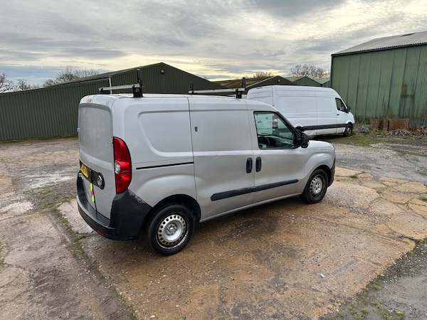 Used Vauxhall Combo 2015 for sale - 73410377: Photo 3
