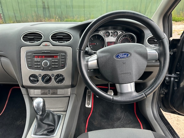 Used Ford Focus 2010 for sale - 75157117: Photo 10