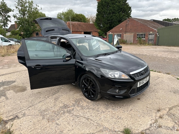 Used Ford Focus 2010 for sale - 75157117: Photo 6