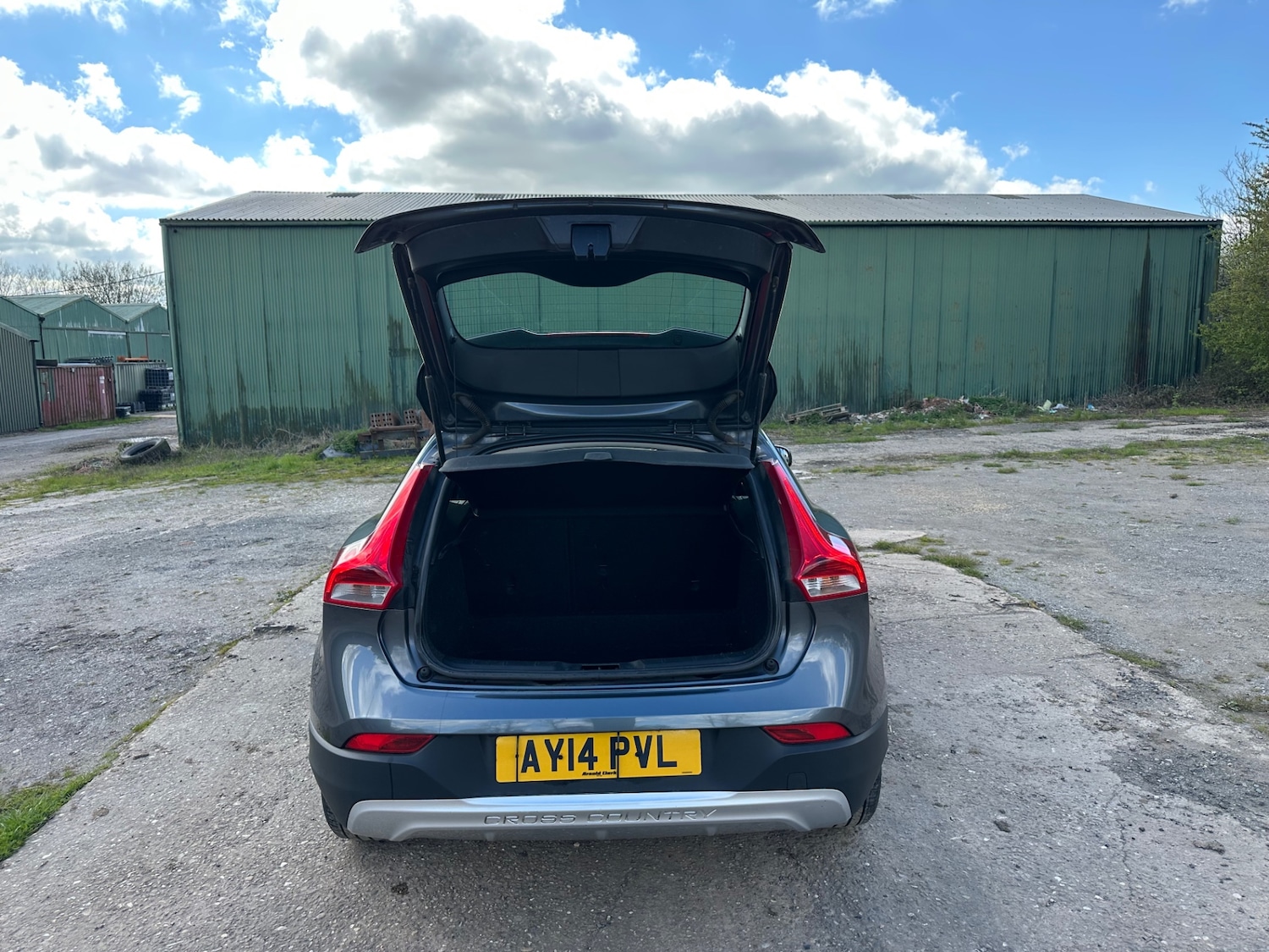 Used Volvo V40 2014 for sale - 78107703: Photo 17