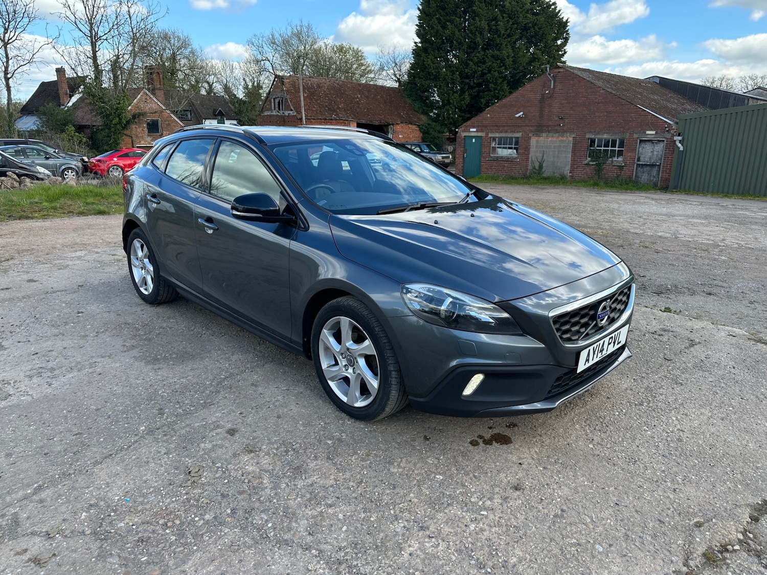 Used Volvo V40 2014 for sale - 78107703: Photo 2