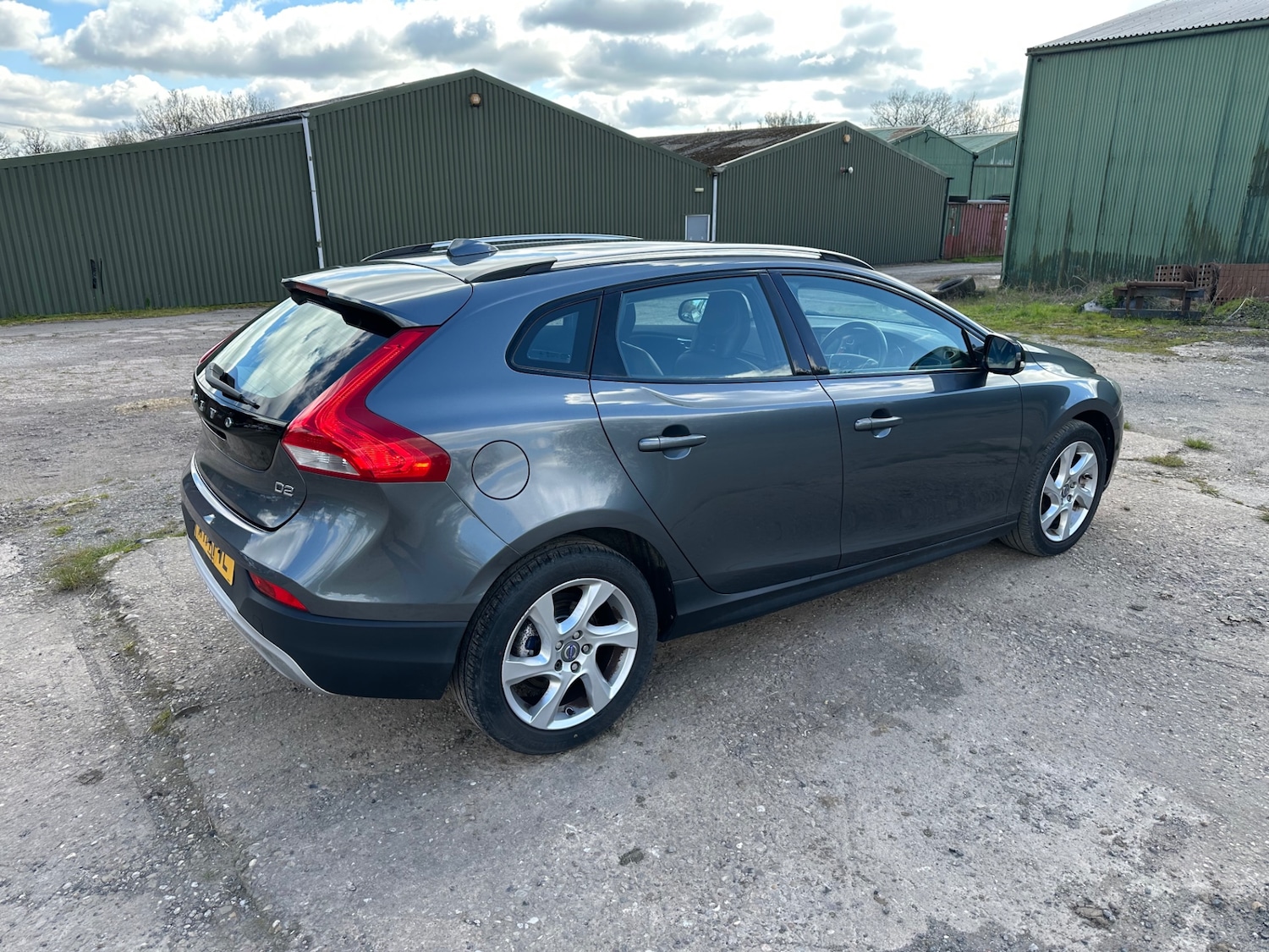 Used Volvo V40 2014 for sale - 78107703: Photo 3