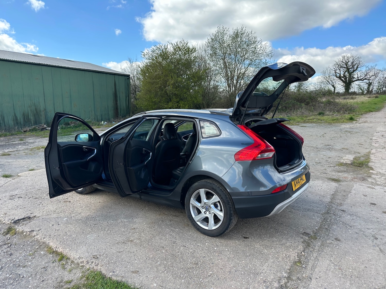 Used Volvo V40 2014 for sale - 78107703: Photo 8