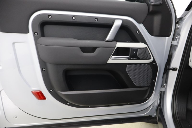 Used Land Rover Defender 2022 for sale - 77381073: Photo 24