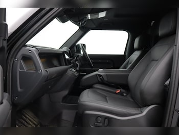 Used Land Rover Defender 2025 for sale - 77087671: Photo